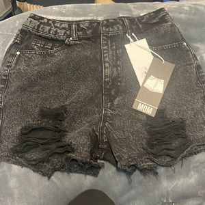 MOM HIGH RISE SHORTS